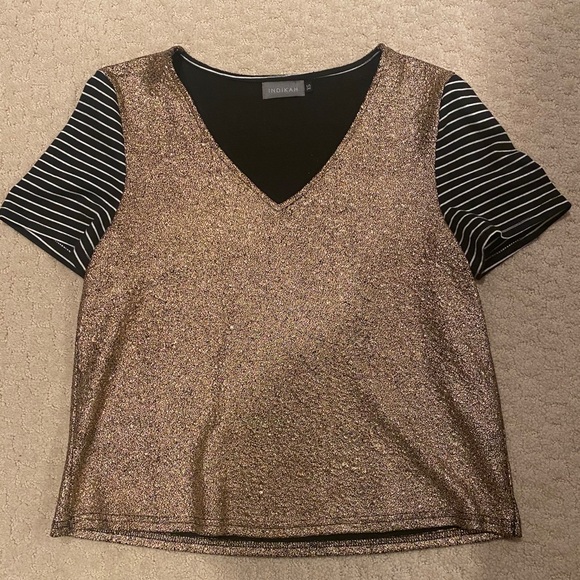 Sparkly & striped v neck! - Picture 1 of 6